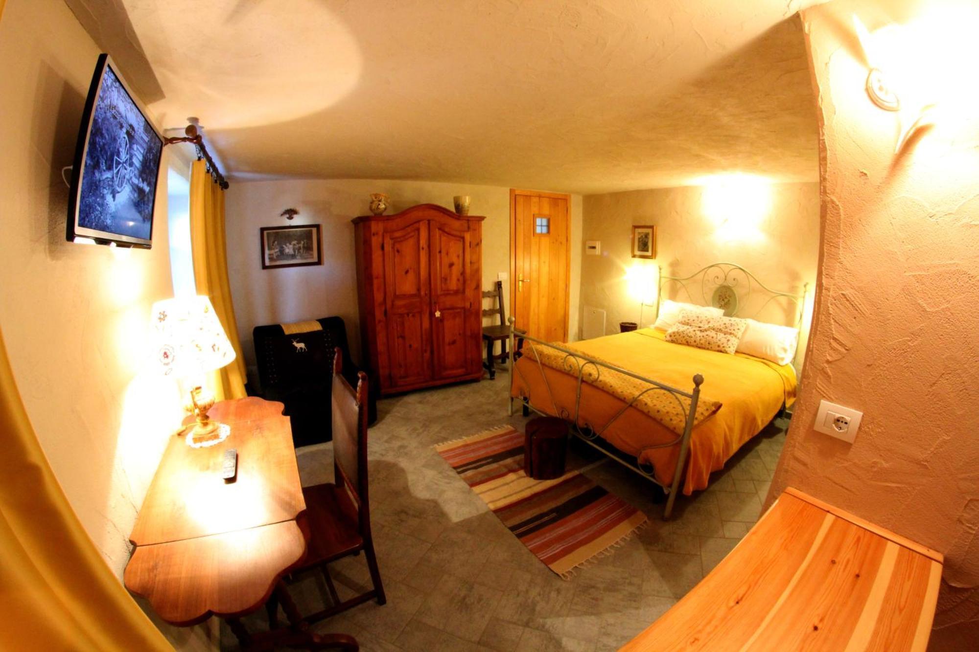 Maison Du-noyer Et Tables D'hotes Guest house