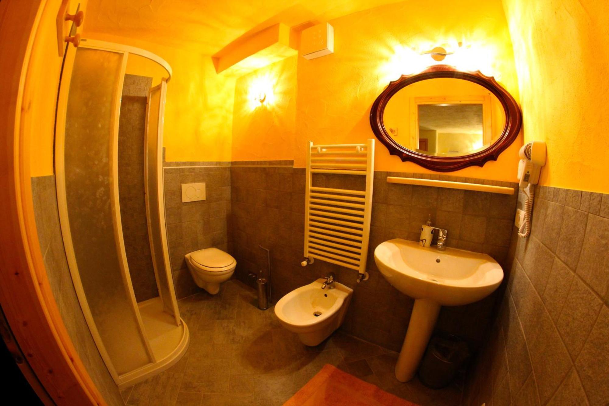 Gasthuis Maison Du-noyer Et Tables D'hotes Aosta