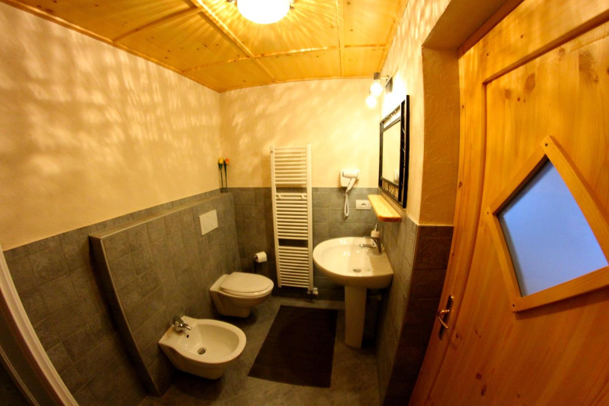 Maison Du-noyer Et Tables D'hotes Guest house