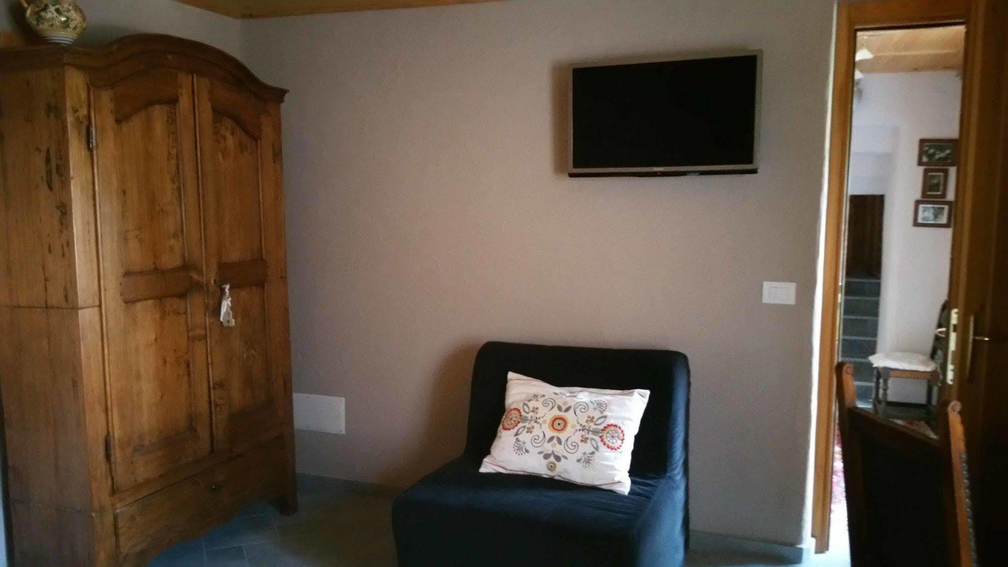 Maison Du-noyer Et Tables D'hotes Guest house