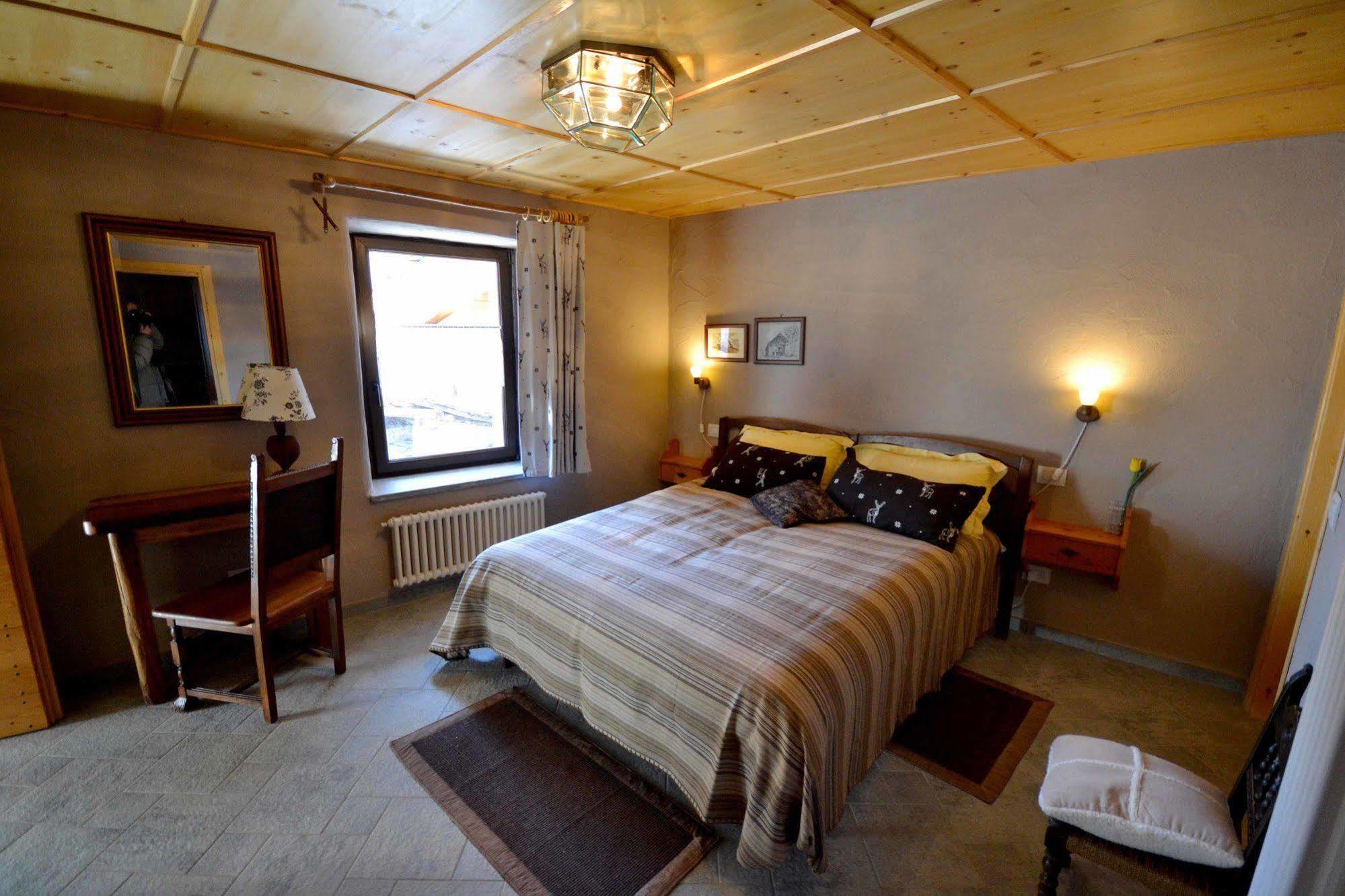 Maison Du-noyer Et Tables D'hotes Guest house