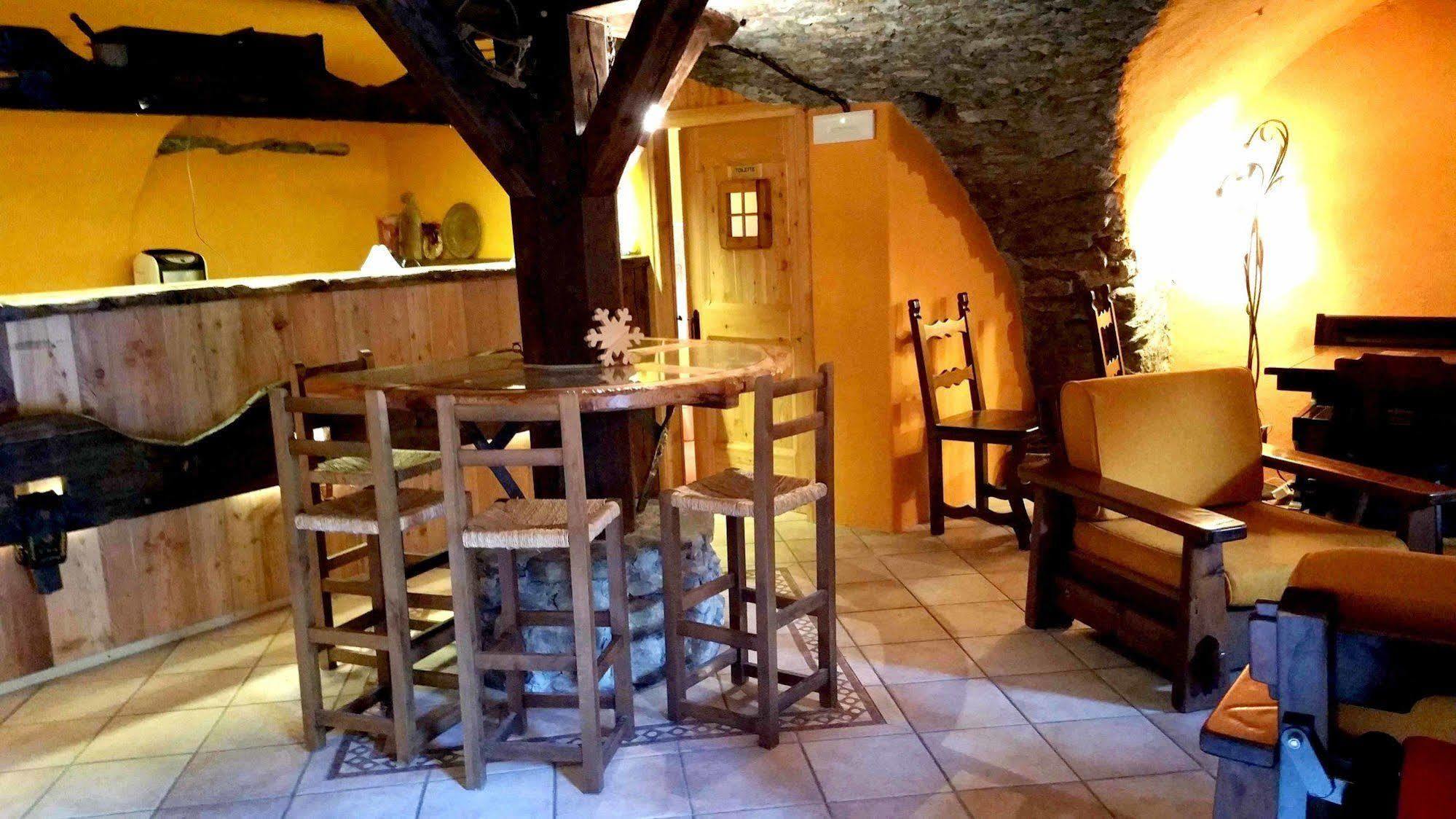 Gasthuis Maison Du-noyer Et Tables D'hotes Aosta
