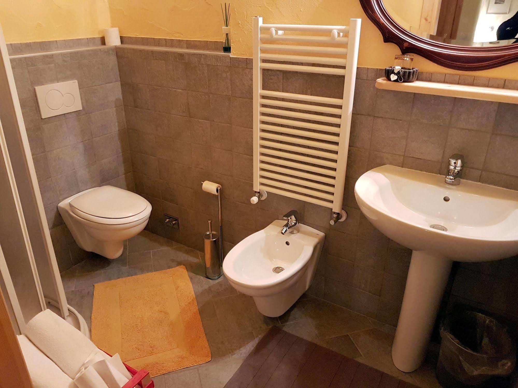 Maison Du-noyer Et Tables D'hotes Guest house
